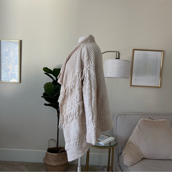 Cream Oversized Cardigan! - Picture 3 of 4